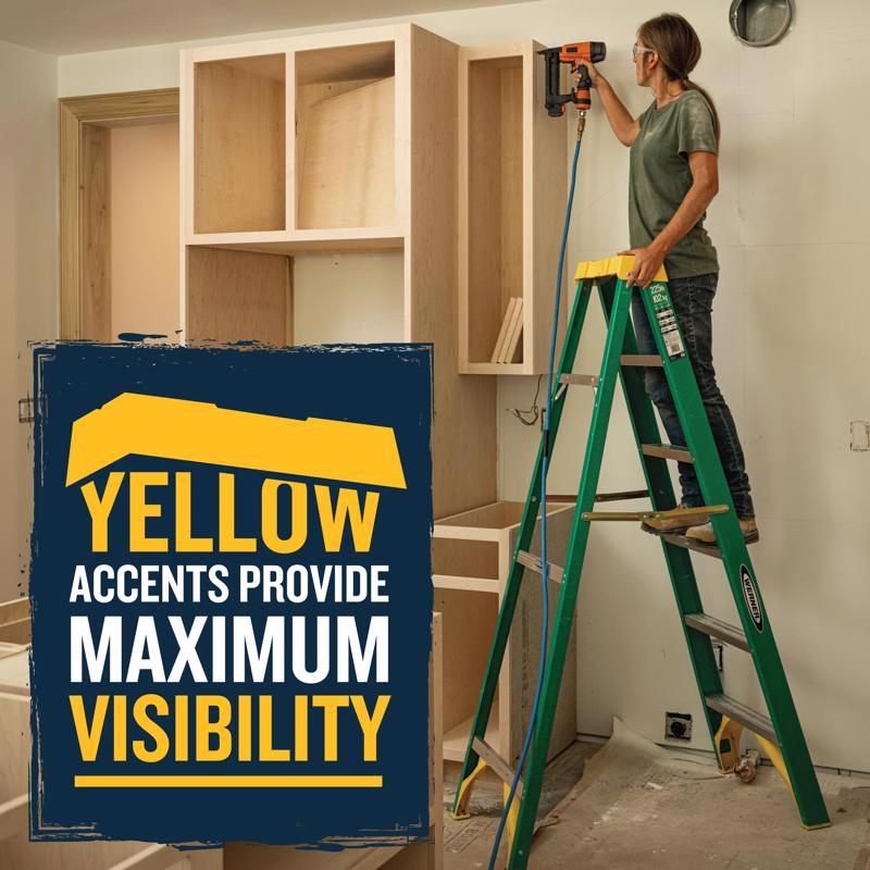 Werner 4 ft. H Fiberglass Step Ladder Type II 225 lb. capacity