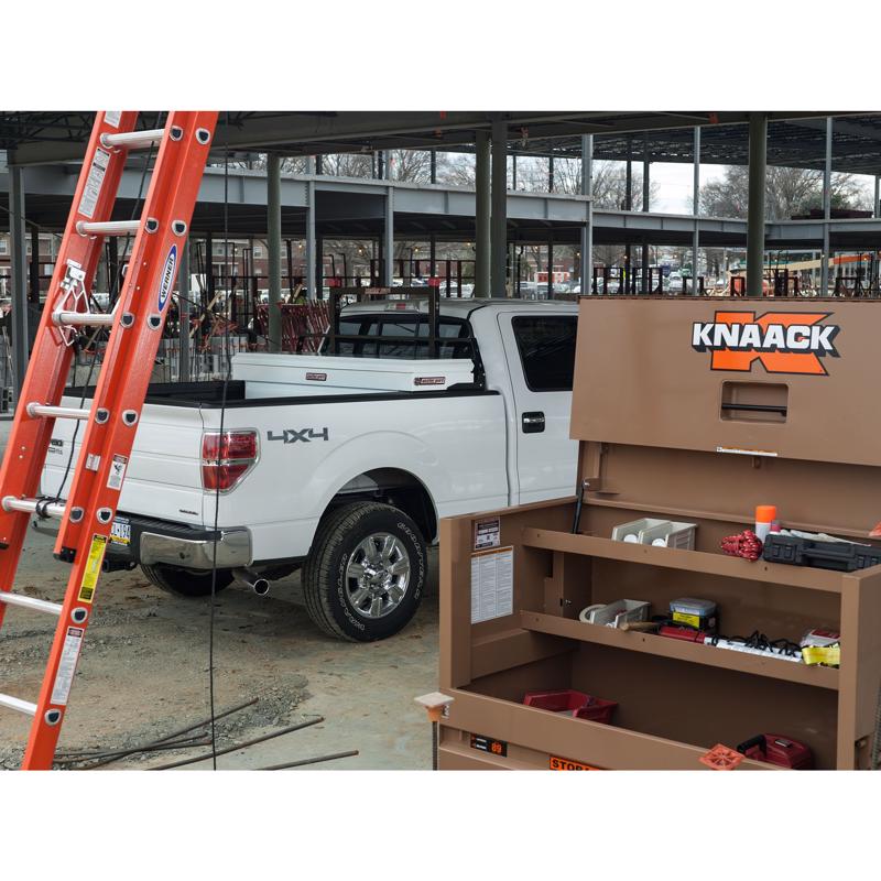 Werner 28 ft. H Fiberglass Extension Ladder Type IA 300 lb. capacity