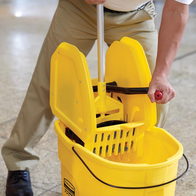 Rubbermaid 35 qt Wringer Bucket Yellow