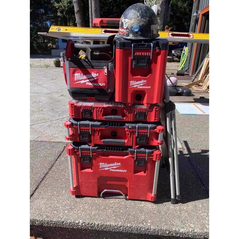 Milwaukee Packout 16.2 in. Compact Tool Box Black/Red
