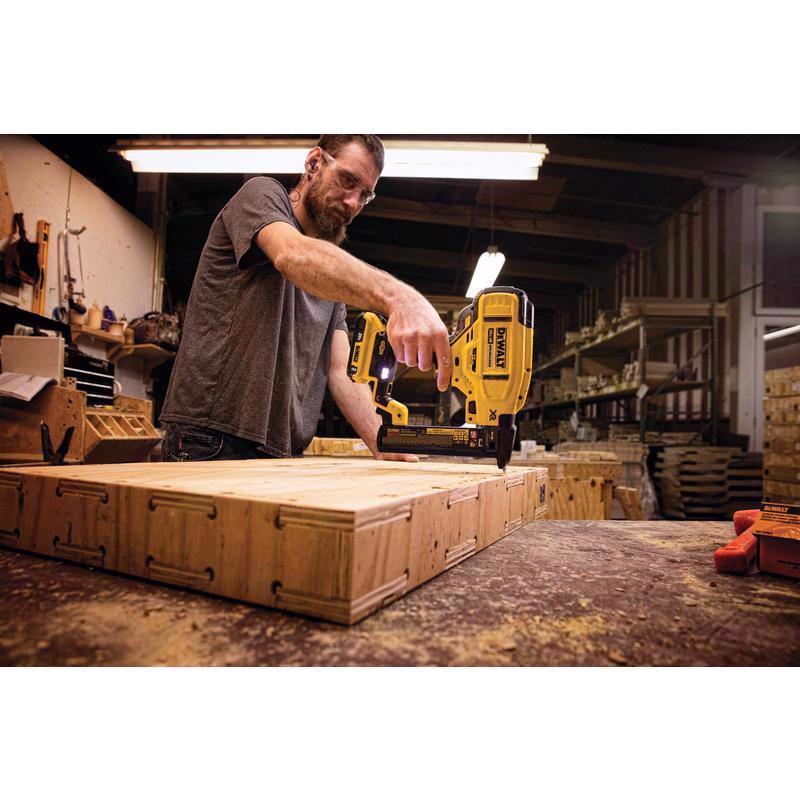 DeWalt 20V MAX XR 18 Ga. 1/4 in. Cordless Narrow Crown Stapler