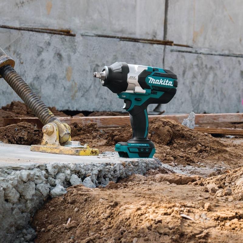 Makita 18V LXT 1/2 in. Cordless Brushless Impact Wrench Tool Only