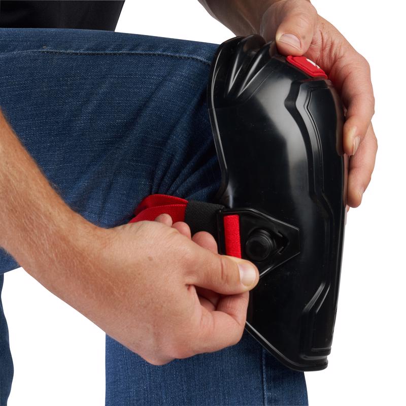 Milwaukee 5.5 in. L X 8 in. W Free-Flex Knee Pads Black/Red One Size Fits Most