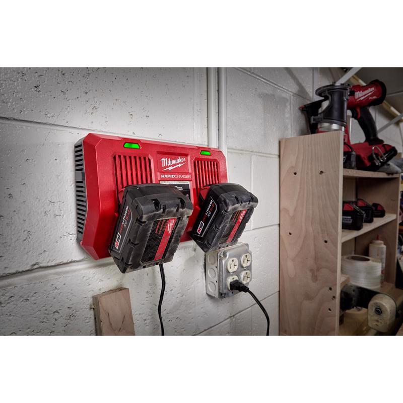 Milwaukee M18 18 V Simultaneous Rapid Dual Battery Charger