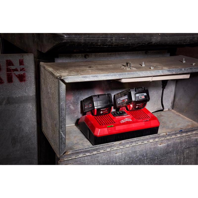 Milwaukee M18 18 V Simultaneous Rapid Dual Battery Charger