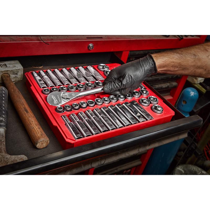 Milwaukee 1/2 in. drive Metric and SAE 47 Piece Mechanics Ratchet and Socket Set 90 teeth
