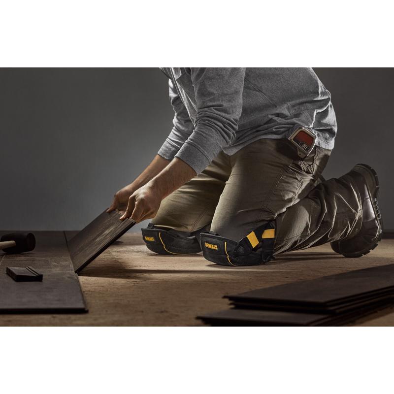 DeWalt 8.5 in. L X 7 in. W Gel Foam Flooring Knee Pads Black/Yellow One Size Fits All