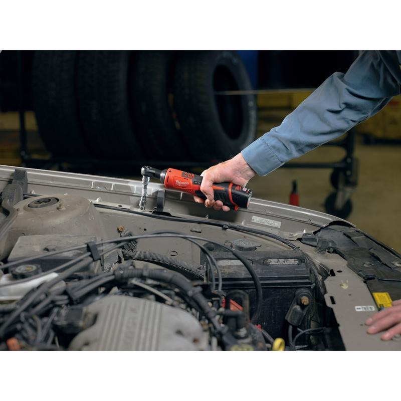 Milwaukee M12 1.5 amps 3/8 in. Cordless Brushed High Speed Ratchet Kit (Battery & Charger)