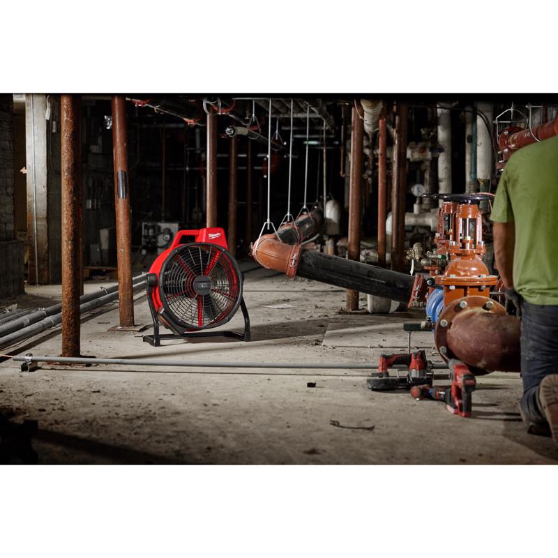 Milwaukee M18 26.5 in. H X 18 in. D 3 speed Cordless Jobsite Fan