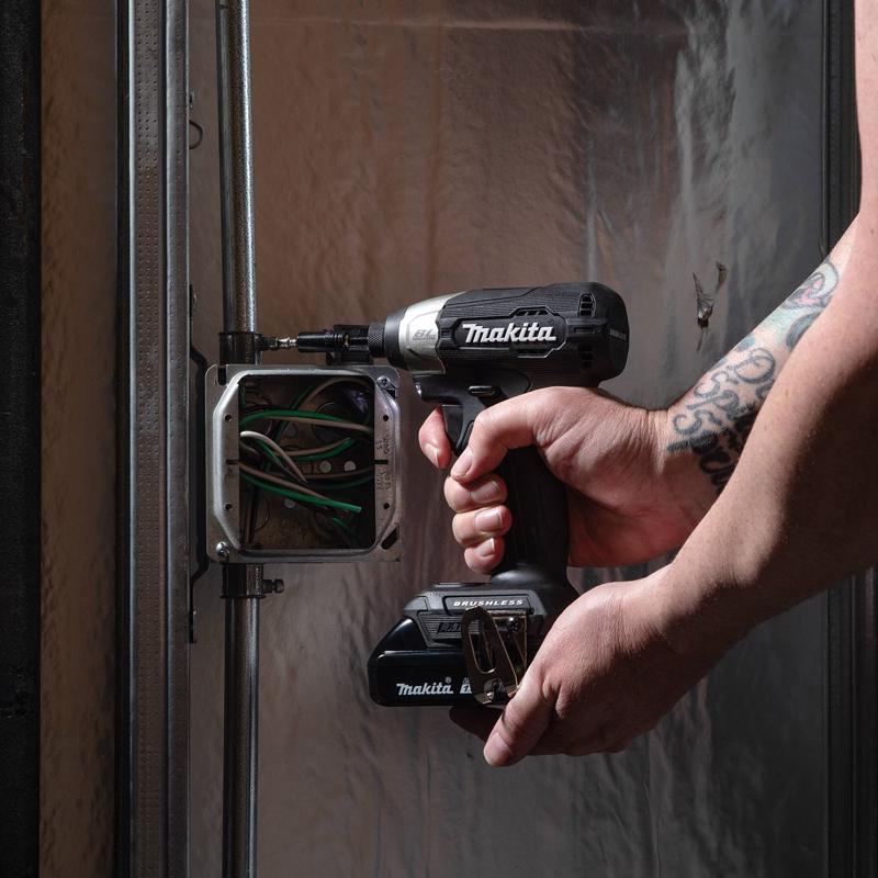 Makita 18V LXT Sub-Compact 1.5 amps 1/4 in. Cordless Brushless Compact Impact Driver Kit (Battery &