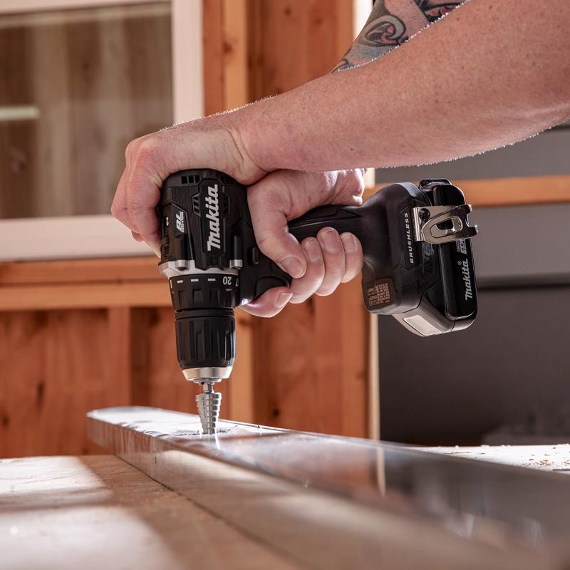 Makita 18V LXT Sub-Compact 1/2 in. Brushless Cordless Drill/Driver Kit (Battery & Charger)