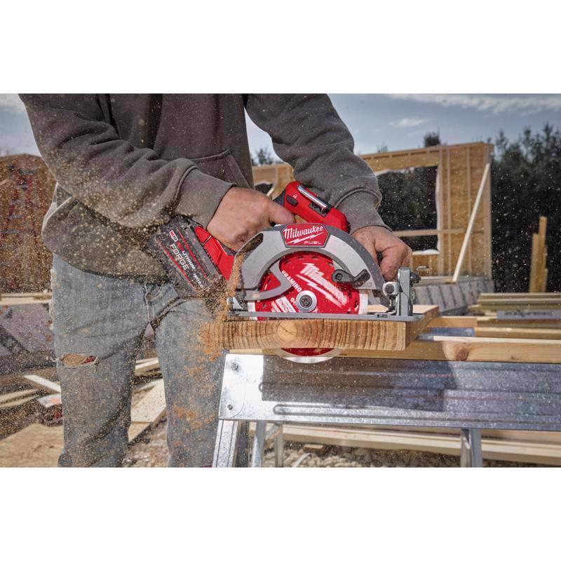 Milwaukee M18 FUEL M18 7-1/4 in. Cordless Brushless Circular Saw Tool Only