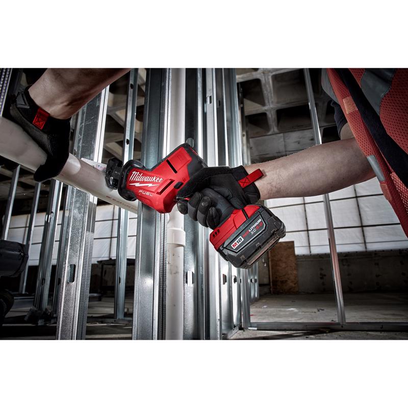 Milwaukee M18 FUEL Cordless Brushless Reciprocating Saw Kit (Battery & Charger)