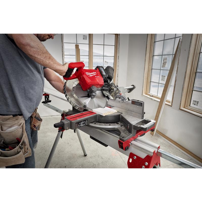 Milwaukee 18V M18 FUEL 7-1/4 in. Cordless Brushless Compound Miter Saw Kit (Battery & Charger)