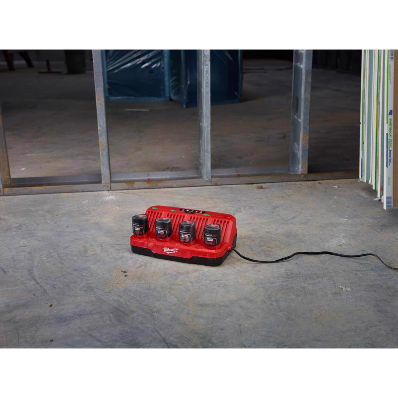 Milwaukee M12 M12 12 V Lithium-Ion Four-Port Sequential Battery Charger