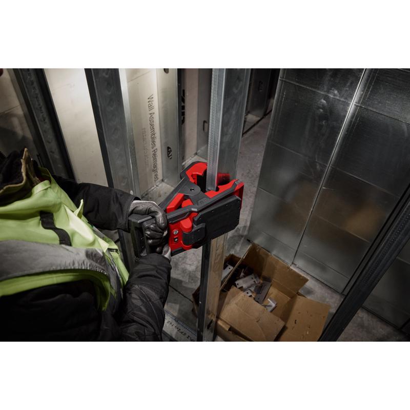 Milwaukee M18 Rover 2000 lm LED Battery Handheld Flood Light