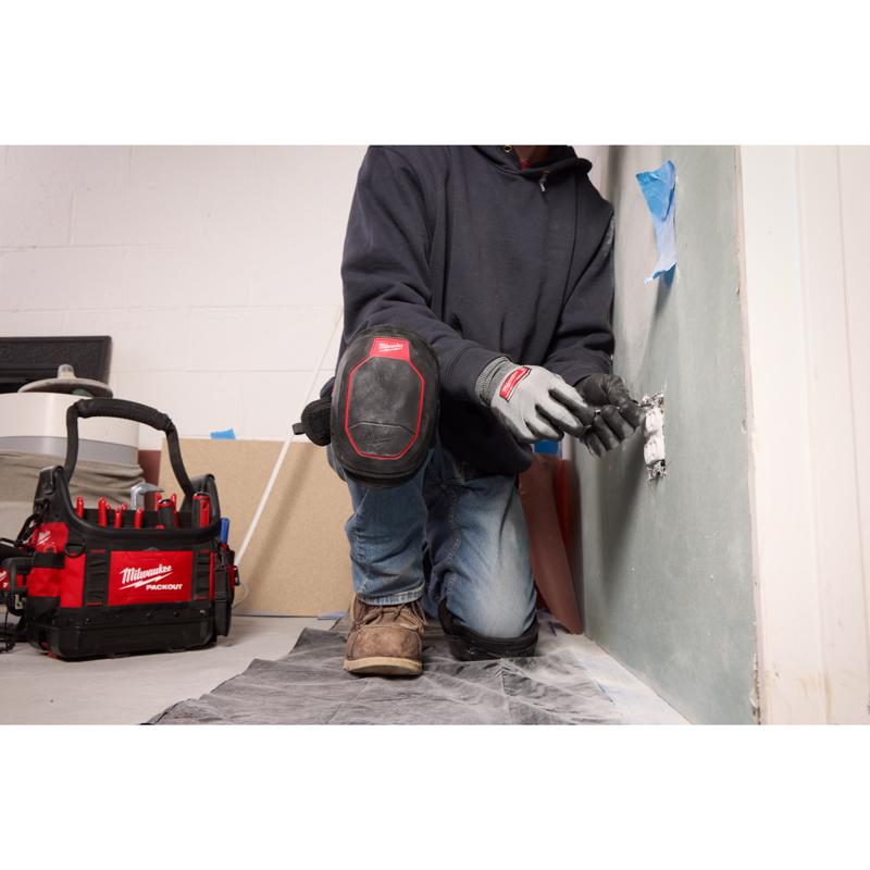 Milwaukee 2.7 in. L X 5.7 in. W Knee Pads Black
