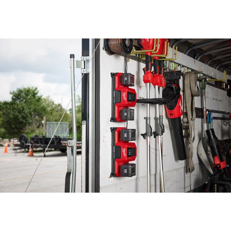 Milwaukee M18 120 V Dual Bay Simultaneous Battery Charger