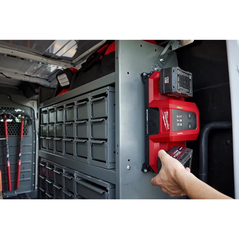 Milwaukee M18 120 V Dual Bay Simultaneous Battery Charger