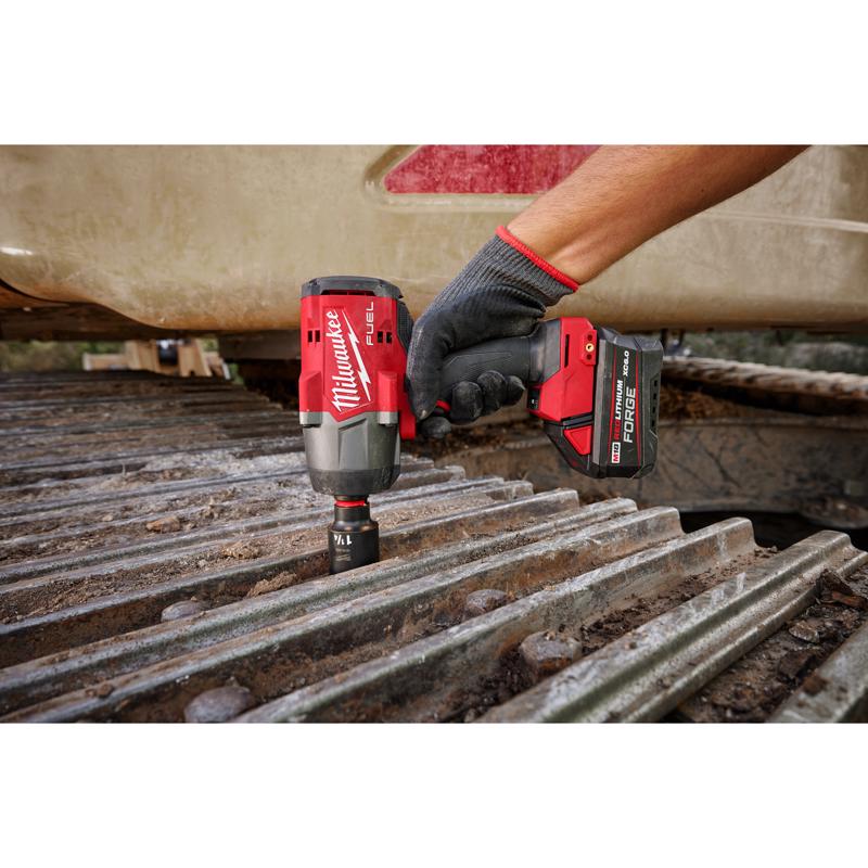 Milwaukee M18 FUEL 1/2 in. Cordless Brushless Impact Wrench Kit (Battery & Charger)