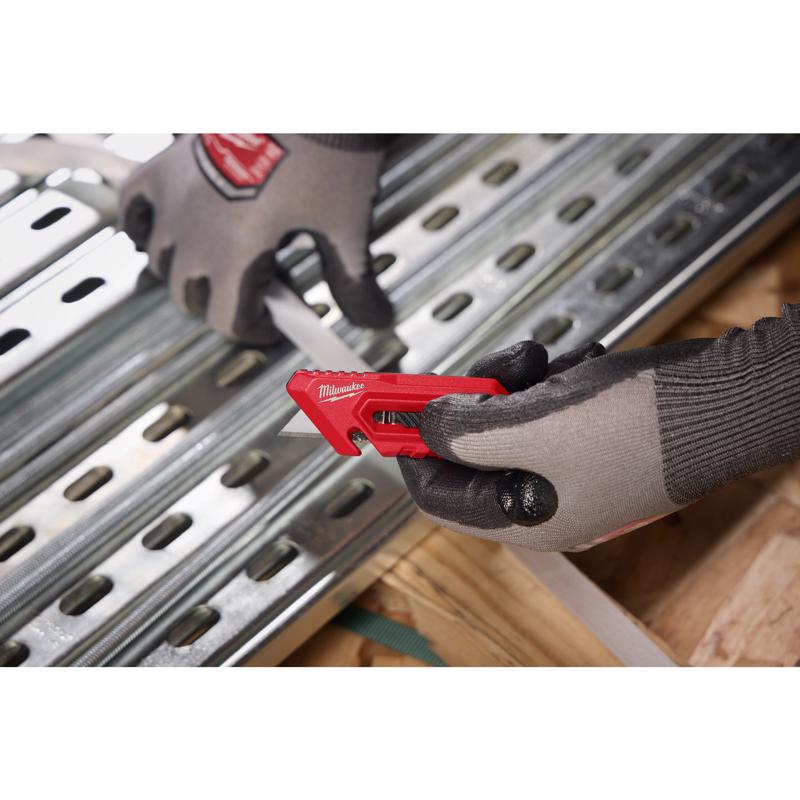 Milwaukee 4.33 in. Sliding Compact Utility Knife Red