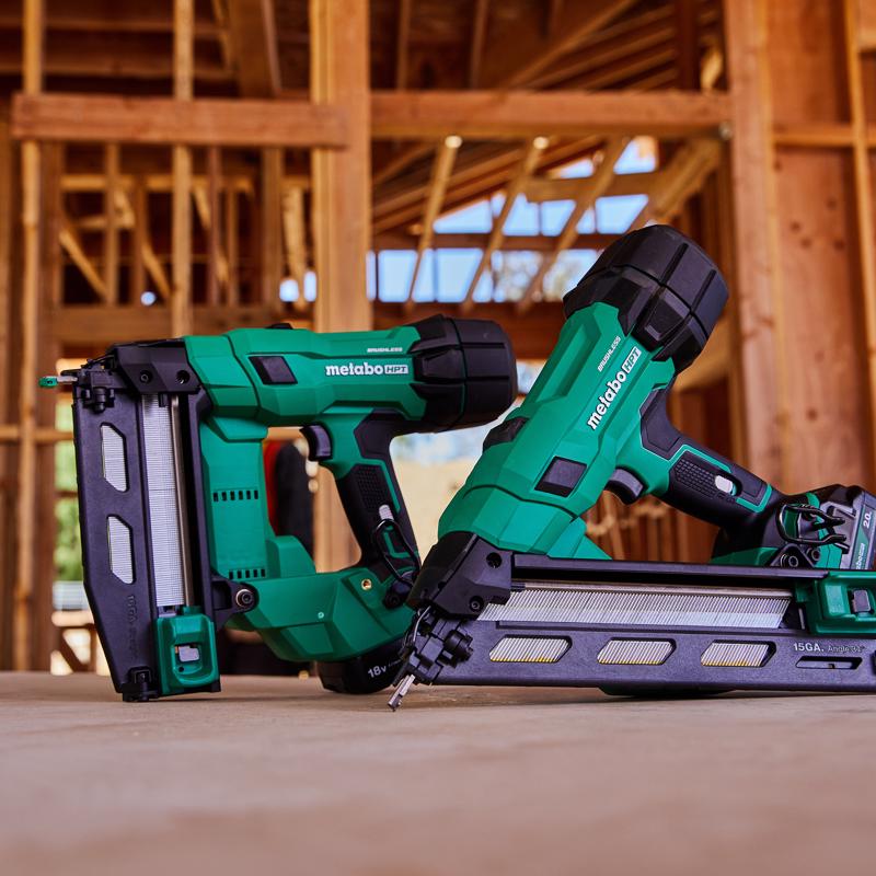 Metabo HPT 16 Ga. Cordless 0 deg Straight Finish Nailer Kit (Battery & Charger) 18 V