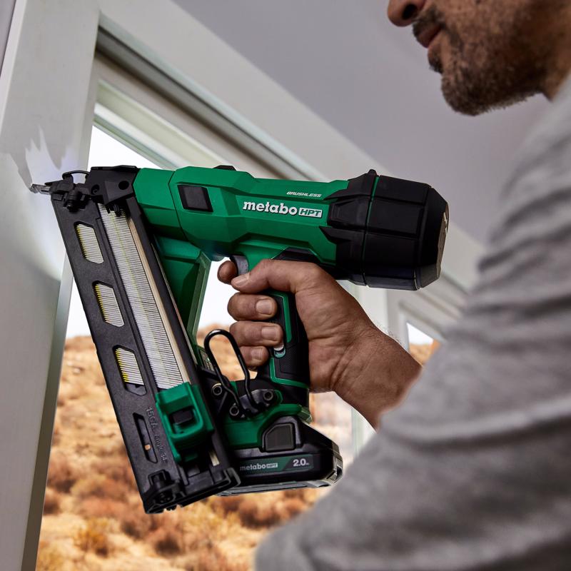 Metabo HPT 15 Ga. Cordless 34 deg Angled Finish Nailer Kit (Battery & Charger) 18 V