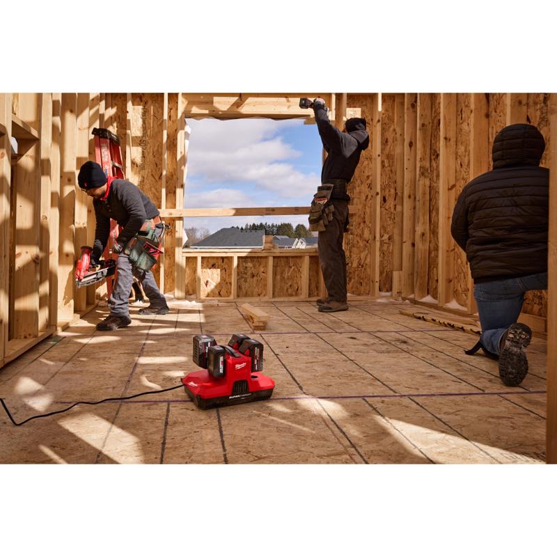 Milwaukee 4-Port Fast Charger