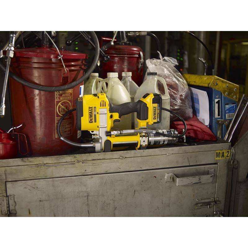 DeWalt 20V MAX Cordless Grease Gun Kit 14.5 oz