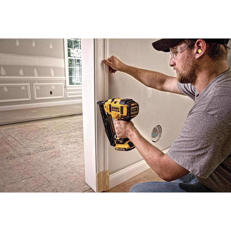 DeWalt 20V MAX XR 16 Ga. Cordless 20 deg Angled Finish Nailer Kit (Battery & Charger) 20 V