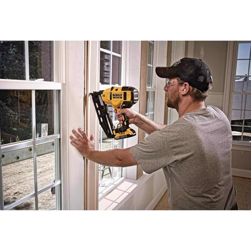 DeWalt 20V MAX XR 16 Ga. Cordless 20 deg Angled Finish Nailer Kit (Battery & Charger) 20 V