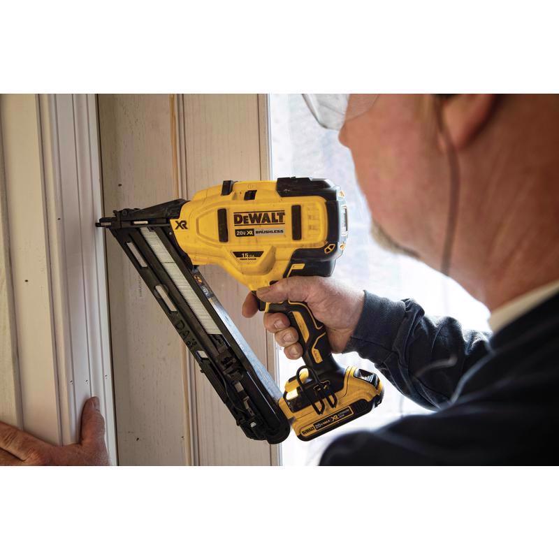 DeWalt 20V MAX XR 15 Ga. Cordless 34 deg Nailer Kit (Battery & Charger) 20 V