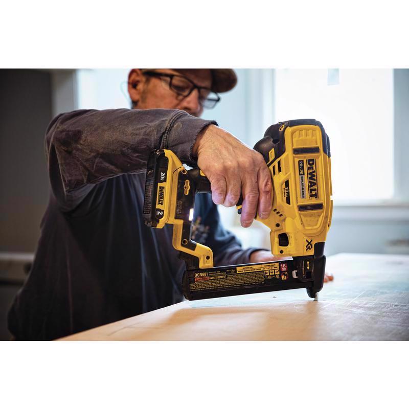 DeWalt 20V MAX XR 18 Ga. Cordless Narrow Crown Stapler Kit (Battery & Charger) 20 V