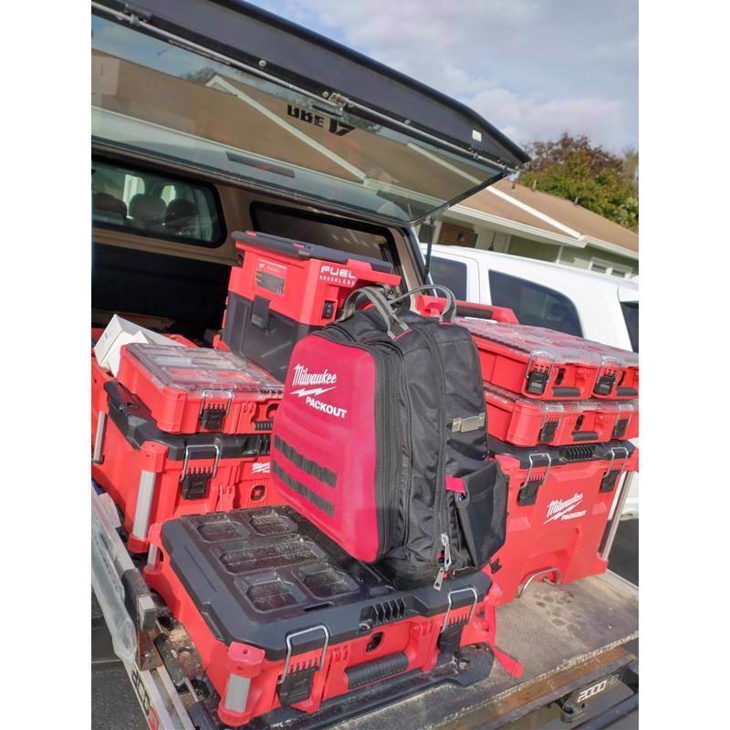 Milwaukee Packout 22 in. Medium Tool Box Black/Red
