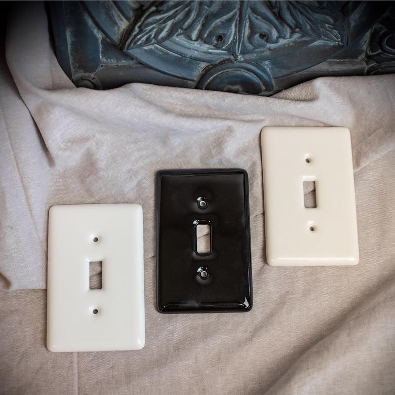 Amerelle Metro White 1 gang Ceramic Decorator Wall Plate