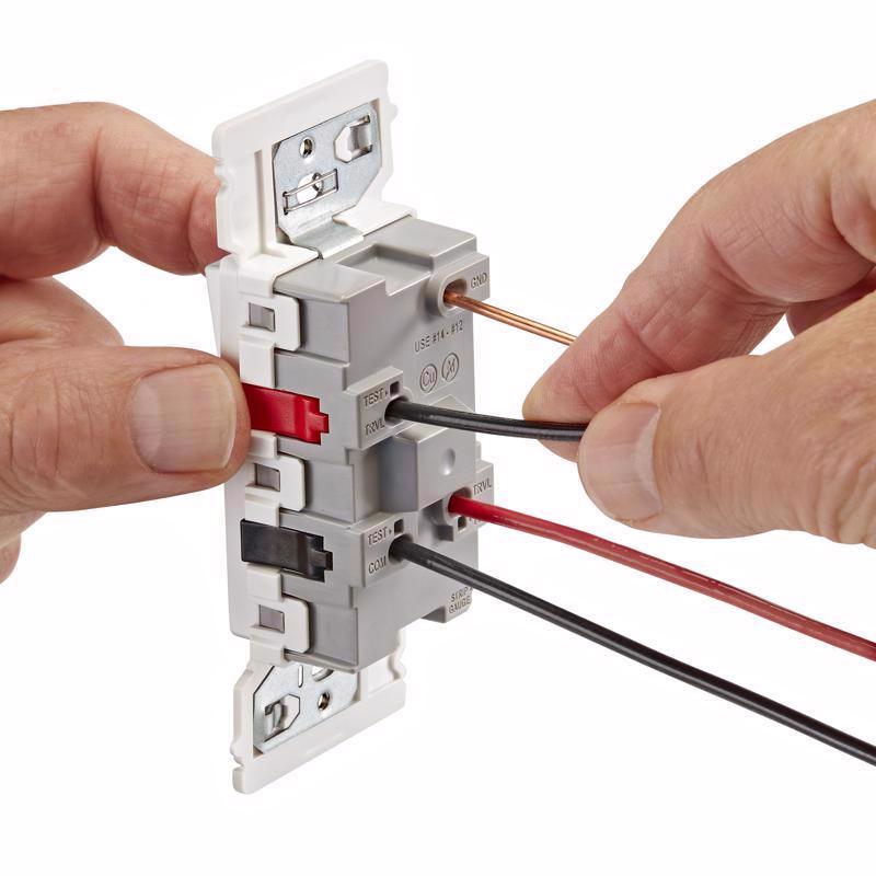 Leviton Lever Edge 15 amps 3-Way Rocker Switch White