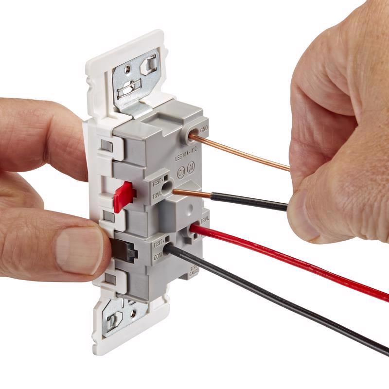 Leviton Lever Edge 15 amps 3-Way Rocker Switch White 10 pk