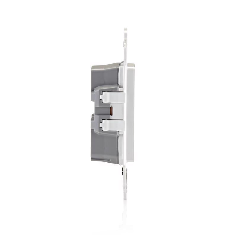 Leviton Lever Edge 15 amps 125 V White Tamper Resistant Outlet 5-15R