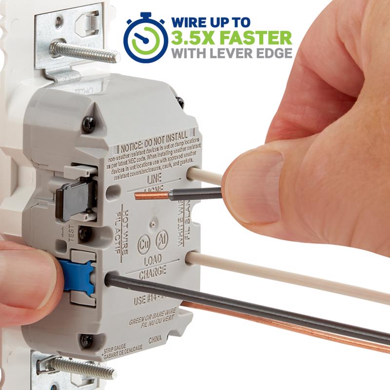 Leviton Lever Edge 125 V White GFCI Outlet