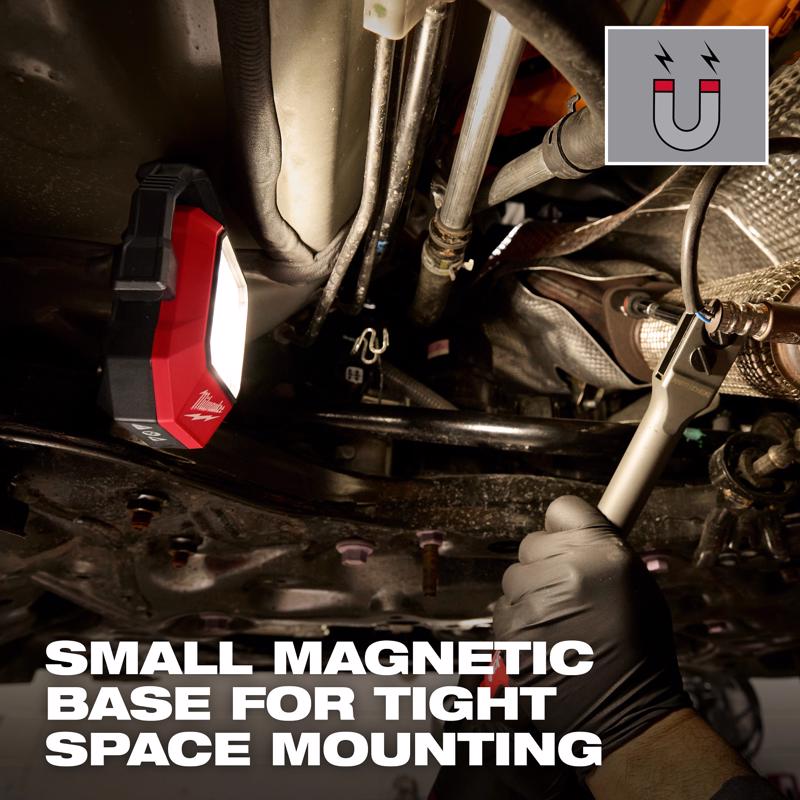 Milwaukee 600 lm Black/Red LED Rechargeable Rechargeable Flashlight