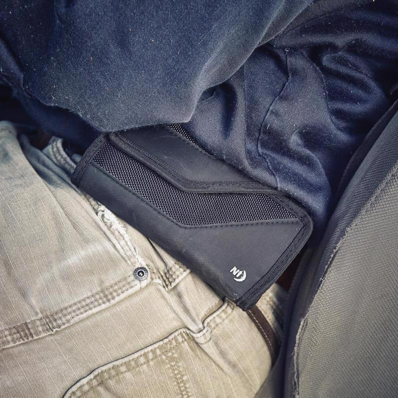 Nite Ize Clip Case Sideways Black This protective phone holster combines the ultra-durable materials