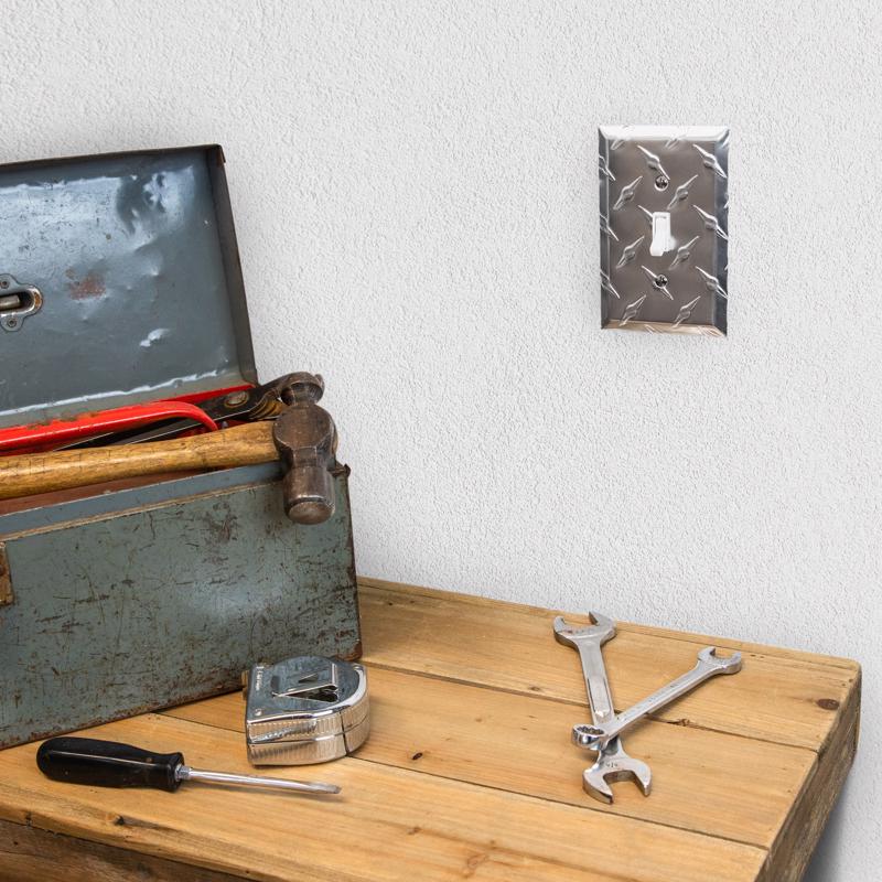 Amerelle Diamond Silver 2 gang Stamped Aluminum Toggle Wall Plate