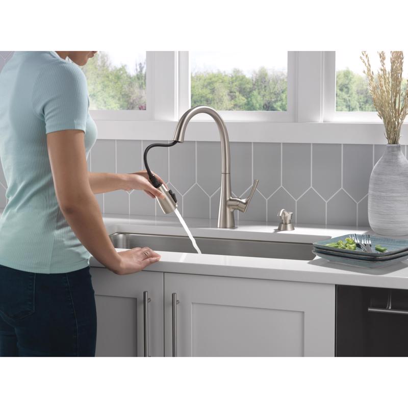Delta One Handle Stainless Steel Pull-Down Kitchen Faucet Side Sprayer Included