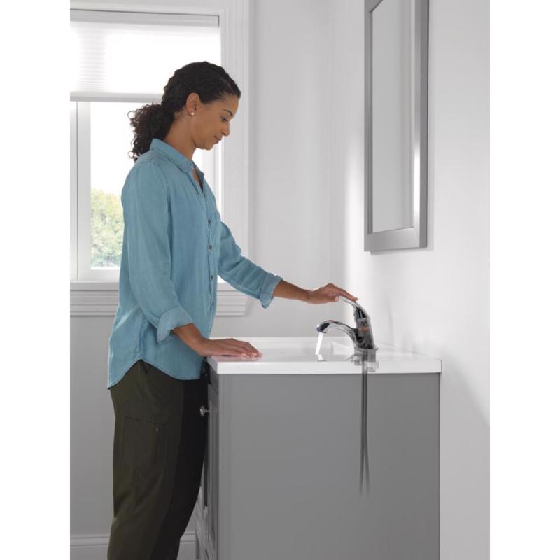 Delta Classic Chrome Traditional Centerset Bathroom Sink Faucet 4 in.