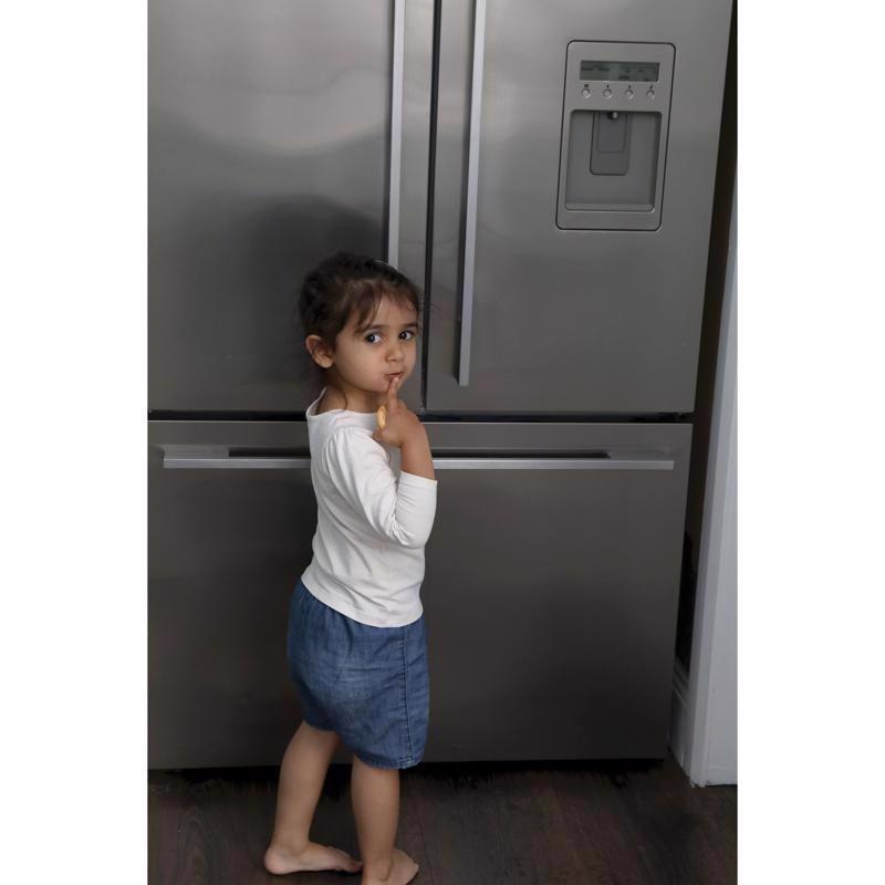 Dreambaby White Plastic Adhesive Appliance Latch