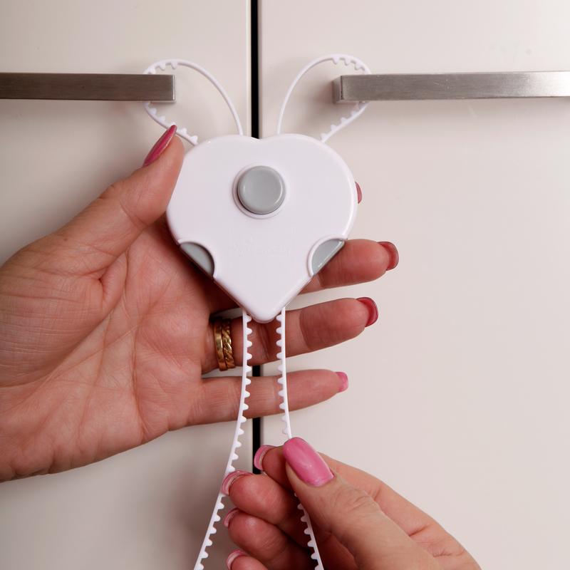 Dreambaby White Plastic Cabinet Flex Lock