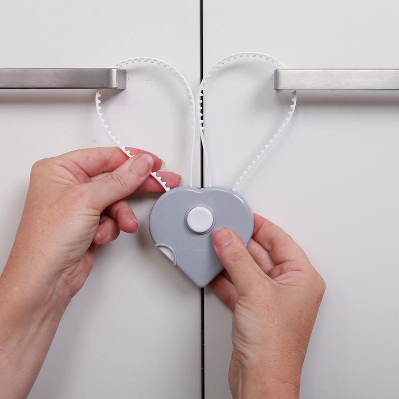 Dreambaby White Plastic Cabinet Flex Lock
