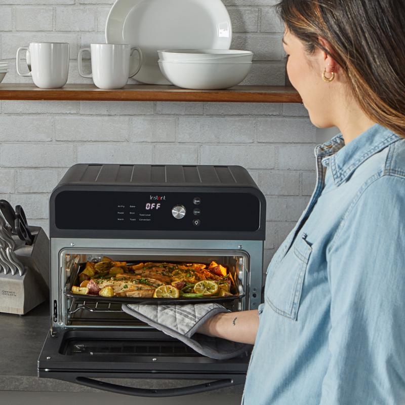 Instant Omni Black 18 L Programmable Digital Air Fryer Oven