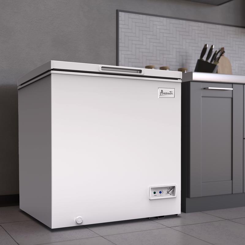 Avanti 7 cu ft White Steel Chest Freezer 129 W