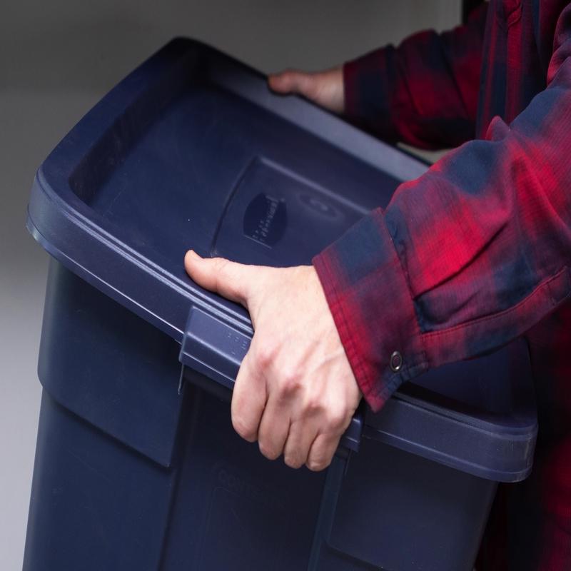 Rubbermaid Roughneck 25 gal Blue Storage Box 23-5/16 in. H X 18-1/2 in. W X 28.875 in. D Stackable